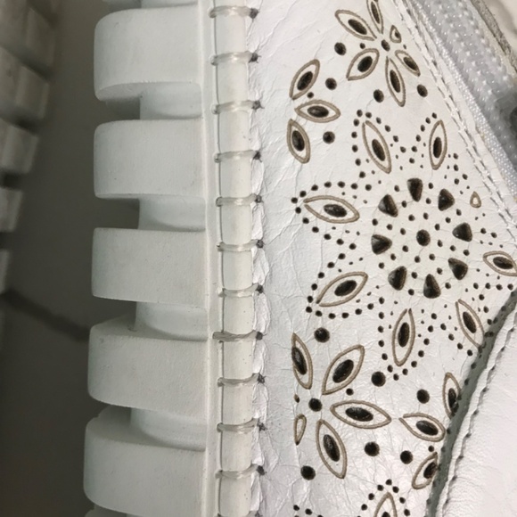 Roamers Austin Sneakers Women’s Euro 36 / US 6 White - Picture 7 of 11